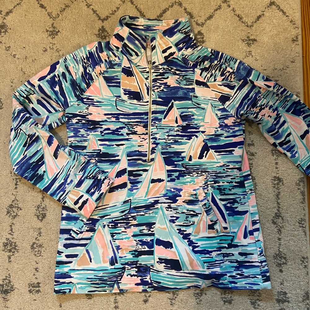 Like new lily pull over with zipper and pocket